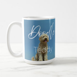 Aangepaste naam Doodle-hond Blauwe Lucht Foto Koffiemok