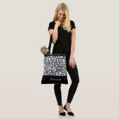 Aangepaste naam Elegante Zwarte & Witte Mode Tote Bag (Op model)