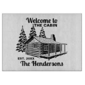 Aangepaste naam en datum Log Cabin met bomen Snijplank (Voorkant)