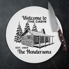 Aangepaste naam en datum Log Cabin met bomen Snijplank