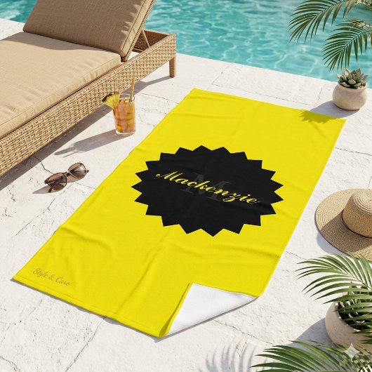Aangepaste naam en initiaal in zonnig geel strandlaken