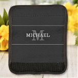 Aangepaste naam en monogram op maat handvat beschermer<br><div class="desc">Pas de tekst aan en creëer eenvoudig uw persoonlijke bagagehandgreep. Klik OP VERDER AANPASSEN om de tekstkleur te wijzigen. U kunt dit ONTWERP overdragen op andere Zazzle producten en het aanpassen om de meeste Zazzle punten te passen. De standaard design van Studio worden gemaakt in high-resolution vectorgrafiek voor een professionele...</div>