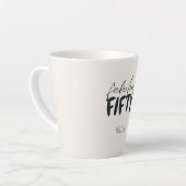 Aangepaste naam Fabulous Fifty Beige Zwarte Typogr Latte Mok (Linkerhoek)