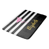 Aangepaste naam Flamingo op zwart-witte strepen Badmat (Gekanteld)