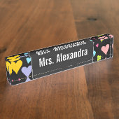 Aangepaste naam + flauw, liefdevol, kleurrijk hart naambordje (Zijkant)