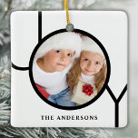 Aangepaste Naam Foto Witte Kerst Keramisch Ornament<br><div class="desc">Dit moderne kerstfoto-Ornament is versierd met het woord JOY in het zwart op een witte achtergrond. Gemakkelijk aanpasbaar met uw foto en naam.</div>