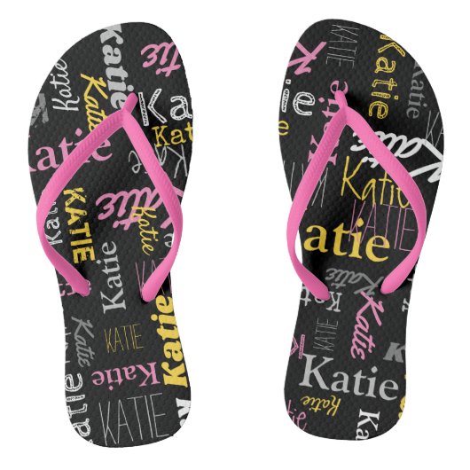 Aangepaste naam geel roze grijs zwart typografisch teenslippers (Voetbed)