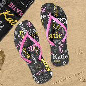 Aangepaste naam geel roze grijs zwart typografisch teenslippers