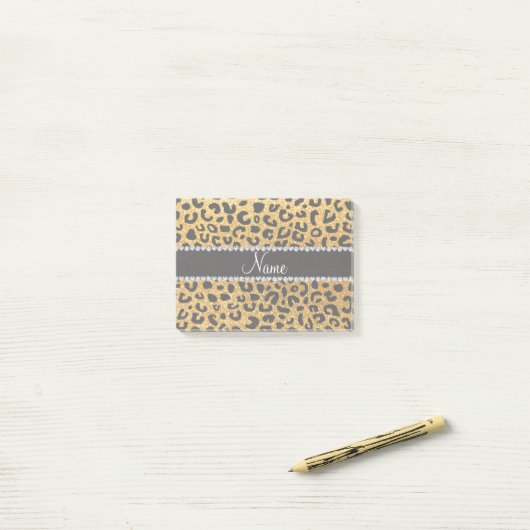 Aangepaste naam gele glitter cheetah afdruk post-it® notes (Op bureau)