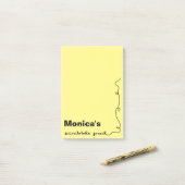 Aangepaste naam gele krabbel post-it® notes (Op bureau)