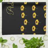 Aangepaste naam gele zonnebloemen op zwart theedoek (Gevouwen)