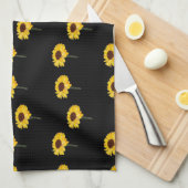 Aangepaste naam gele zonnebloemen op zwart theedoek (Quarter Fold)