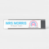 Aangepaste naam Grade Rainbow Teach Love Inspire Bureau Naambordje (Voorkant)