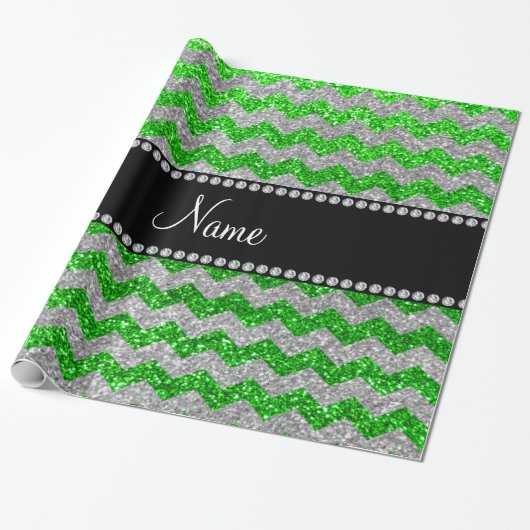 Aangepaste naam groene zilverglitterchevrons cadeaupapier (Uitgerold)