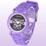 Aangepaste naam grote zus zwart paarse kinder horloge<br><div class="desc">Vier het speciale moment om een grote zus te worden met dit gepersonaliseerde horloge voor kinderen! Met een cool zwart en licht paarse ontwerp, zegt dit horloge trots "Promoted to Big Sister" met de naam van je dochter op het gezicht. Het is het perfecte cadeau voor elke nieuwe grote zus,...</div>