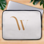 Aangepaste naam Initiaal l Clean Beige & bruin Scr Laptop Sleeve<br><div class="desc">Deze design bevatten vaak gepersonaliseerde monogrammen die de initialen of naam van het individu gebruiken,  waardoor het een uniek product is. De natuurlijke houtkleuren die in de design worden gebruikt,  zijn ook opvallend en zorgen voor een frisse,  moderne uitstraling.</div>