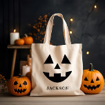 Aangepaste naam Jack O lantaarn pompoen gezicht Ha Tote Bag<br><div class="desc">Vier Halloween in stijl met deze schattige pompoen gezicht canvas tas met aangepaste tekst die kan worden gepersonaliseerd met een naam. Deze leuke jack of lantaarn design heeft een vrolijke tandachtige grijns!</div>