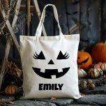 Aangepaste Naam Jack O Lantern Pompoen Trick or tr Tote Bag<br><div class="desc">Verhoog uw Halloween-ervaring met onze aangepaste naam Jack O' Lantern Pumpkin Trick or treat Canvas tas! Ontworpen met een charmante jack-o'-lantaarn pompoen met een vriendelijk gezicht, voegt deze canvas tas een vleugje feestelijk plezier toe aan de trick-or-treat-avonturen van uw kind. Perfect gesorteerd voor kinderen, het combineert stijl en functionaliteit, zodat...</div>
