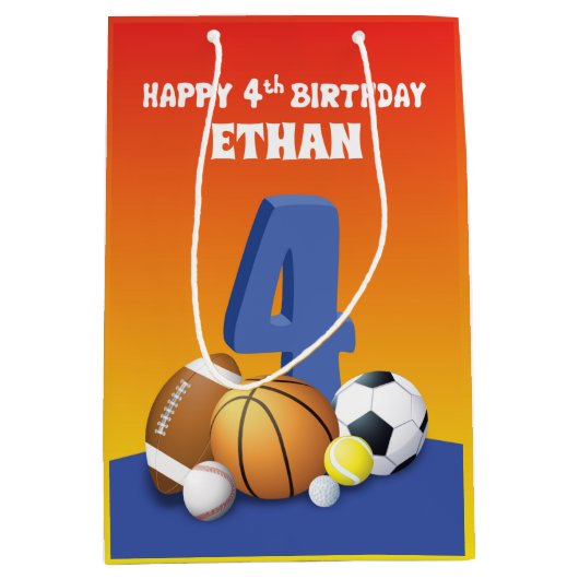 Aangepaste naam jongen 4th Birthday Sports Balls Medium Cadeauzakje (Voorkant)