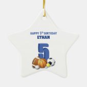 Aangepaste naam jongen 5th Birthday Sports Balls Keramisch Ornament (Achterkant)