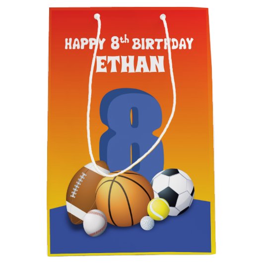 Aangepaste naam jongen 8th Birthday Sports Balls Medium Cadeauzakje (Voorkant)