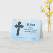 Aangepaste naam & Jubileum Jaar Ordinatie Priester Kaart (Gele Bloem)