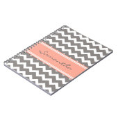 Aangepaste naam Koraalgrijze Chevron-notitieboek Notitieboek (Linkerzijde)