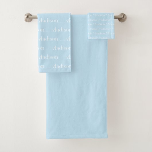 Aangepaste naam lichtblauw wit tekstpatroon bad handdoek (Insitu)