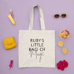 Aangepaste naam Magic Minimalist Modern Tote Bag<br><div class="desc">Deze canvas tas is een stijlvol en functioneel accessoire dat het beste van beide werelden combineert: leuke en speelse typografie met een minimalistisch design dat het veelzijdig en eenvoudig te draag met elke outfit en een handvol design van verfijning en elegantie aan de algehele look toevoegt. Het typografische ontwerp is...</div>