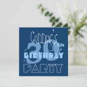Aangepaste naam Modern 30e Birthday Blue Sjabloon Kaart (Staand voorkant)