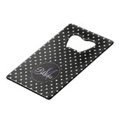 Aangepaste naam Monogram. Black White Polka Dots Creditkaart Flessenopener (Voorkant Gekanteld)