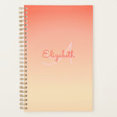 Aangepaste naam Monogram Coral Ombre Pastel Yellow Planner (Voorkant)