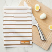 Aangepaste naam monogram strepen patroon wit bruin theedoek (Quarter Fold)