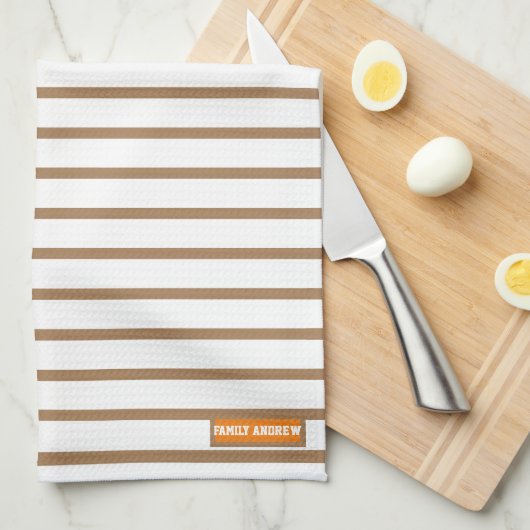Aangepaste naam monogram strepen patroon wit bruin theedoek (Quarter Fold)
