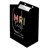 Aangepaste naam MRI Tech | MRI Technologist Gifts Medium Cadeauzakje (Achterkant Gekanteld)