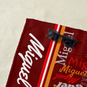 Aangepaste naam op alle grafische tekst rood oranj strandlaken (In situ)