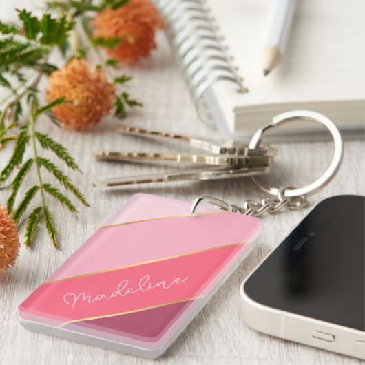 Aangepaste naam op mooie pastel roze blos strepen sleutelhanger (Voorkant Rechts)