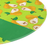 Aangepaste naam oranje peren op groen snijplank (Hoek)