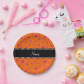 Aangepaste naam oranje roze poka-punten papieren bordje (Feest)