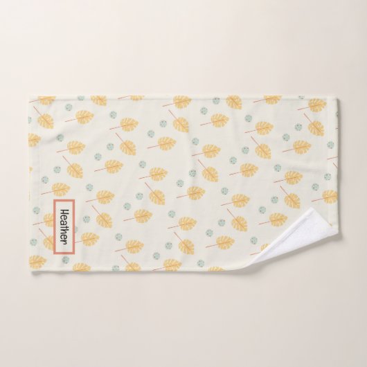 Aangepaste naam oranje tropische bladeren crème bad handdoek (Handdoek)