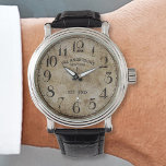Aangepaste naam Oude Retro  Onderdruk Klassiek Horloge<br><div class="desc">Creëer uw eigen persoonlijke horloge met uw douanenaam. Om deze sjabloon van het ontwerp uit te geven,  geef eenvoudig het tekstgebied uit zoals hierboven getoond. U kunt zelfs meer tekst of afbeeldingen toevoegen,  lettertypen en achtergrondkleur aanpassen. Behandel jezelf of maak het perfecte cadeau voor familie,  vrienden,  ouders en grootouders!</div>