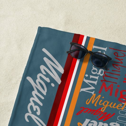 Aangepaste naam overal op grafische tekst blauw gr strandlaken (In situ)