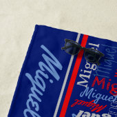 Aangepaste naam overal op grafische tekst grijs bl strandlaken (In situ)