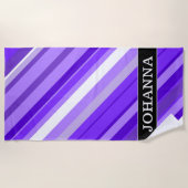 Aangepaste naam + Paars en wit striped patroon Strandlaken (Voorkant)