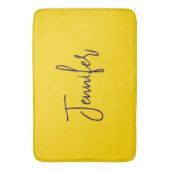 Aangepaste naam paarse tekst geel badmat (Voorkant Verticaal)