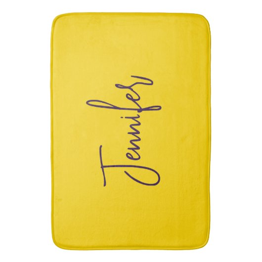 Aangepaste naam paarse tekst geel badmat (Voorkant Verticaal)