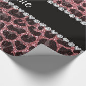 Aangepaste naam pastel roze glitter leopard print cadeaupapier (Hoek)