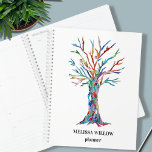 Aangepaste naam planner<br><div class="desc">Deze decoratieve ontwerper is voorzien van een afdruk van een regenboogkleurige Levensboom. Eenvoudig aan te passen. Gebruik het Hulpmiddel van het Ontwerp om de tekstgrootte, de stijl, of de kleur te veranderen. Omdat wij ons kunstwerk creëer, zult u dit nauwkeurige afbeelding niet vinden van andere ontwerpers. Origineel mozaïekontwerp © Michele...</div>