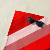 Aangepaste naam + Red Shaded Squares Patroon Strandlaken (In situ)