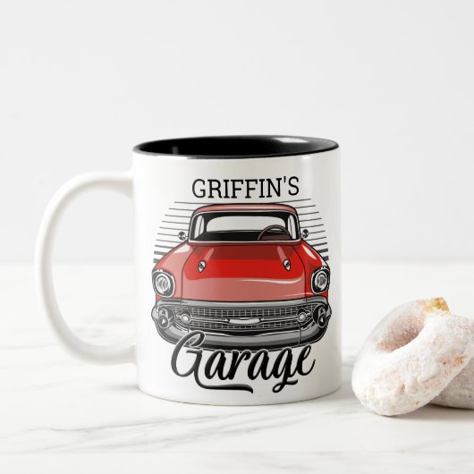 Aangepaste NAAM Retro Red Classic Car Garage Tweekleurige Koffiemok (Met donut)